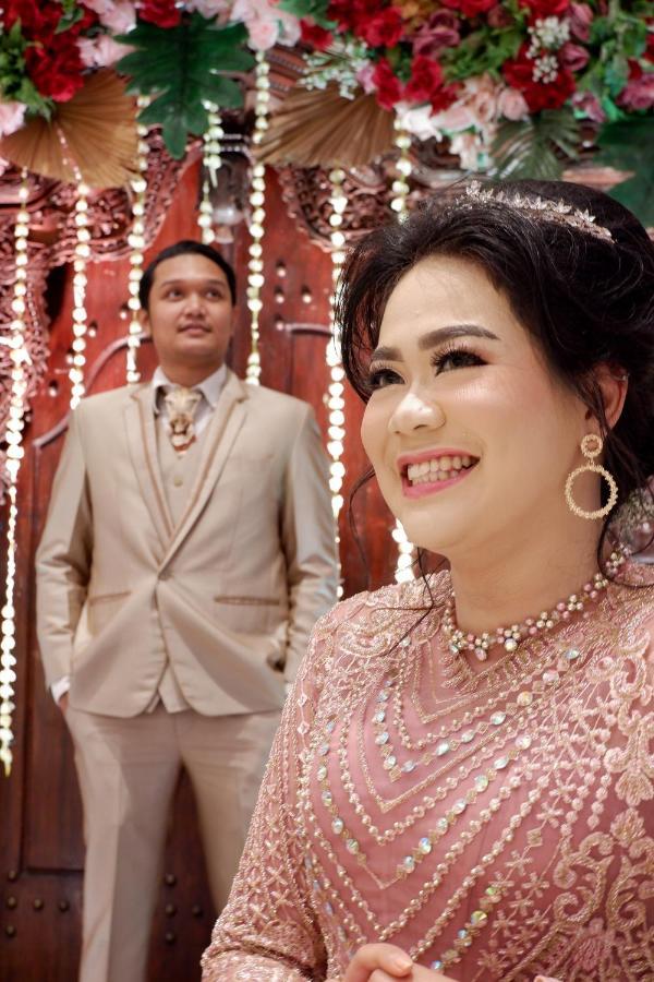 Harris Hotel & Conventions Bundaran Satelit Surabaya Buitenkant foto