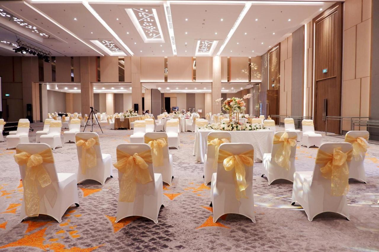 Harris Hotel & Conventions Bundaran Satelit Surabaya Buitenkant foto
