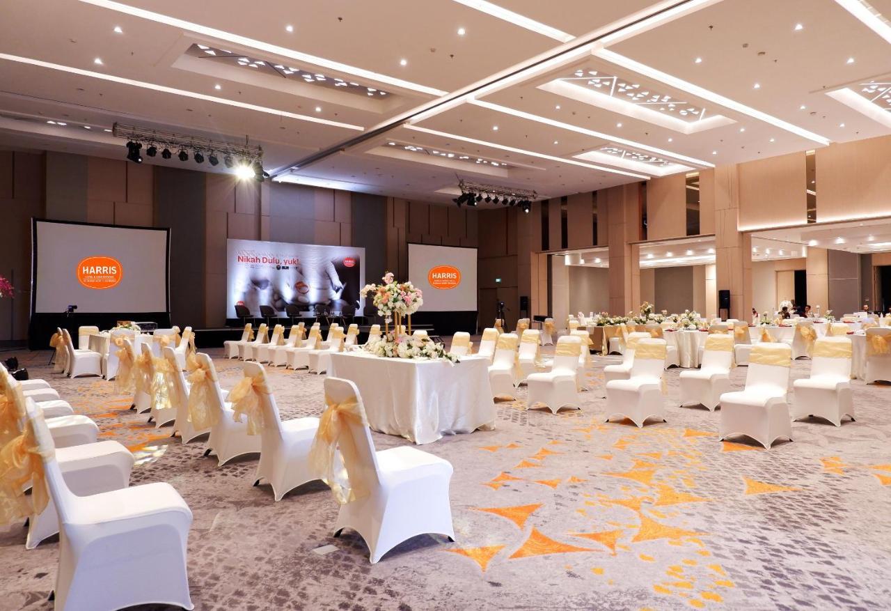 Harris Hotel & Conventions Bundaran Satelit Surabaya Buitenkant foto