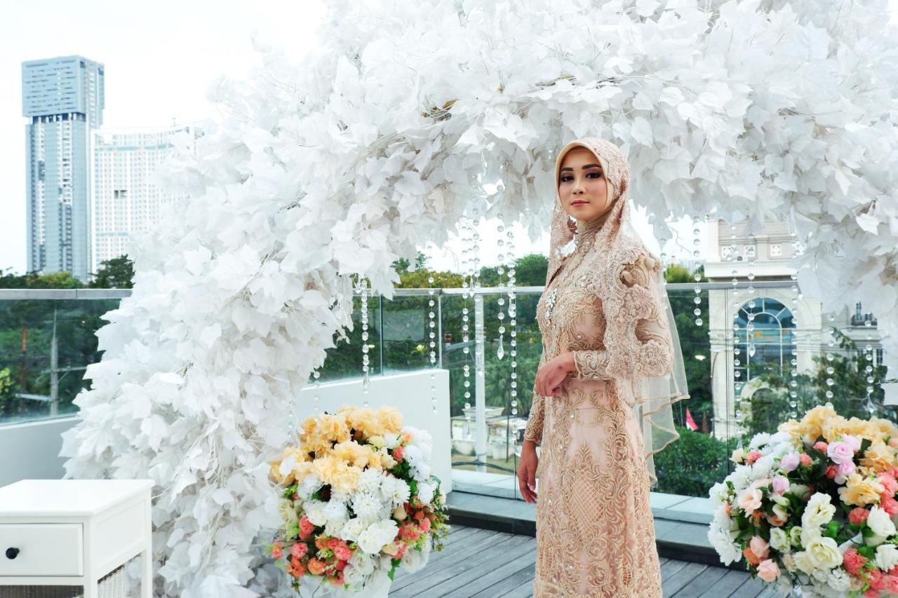 Harris Hotel & Conventions Bundaran Satelit Surabaya Buitenkant foto