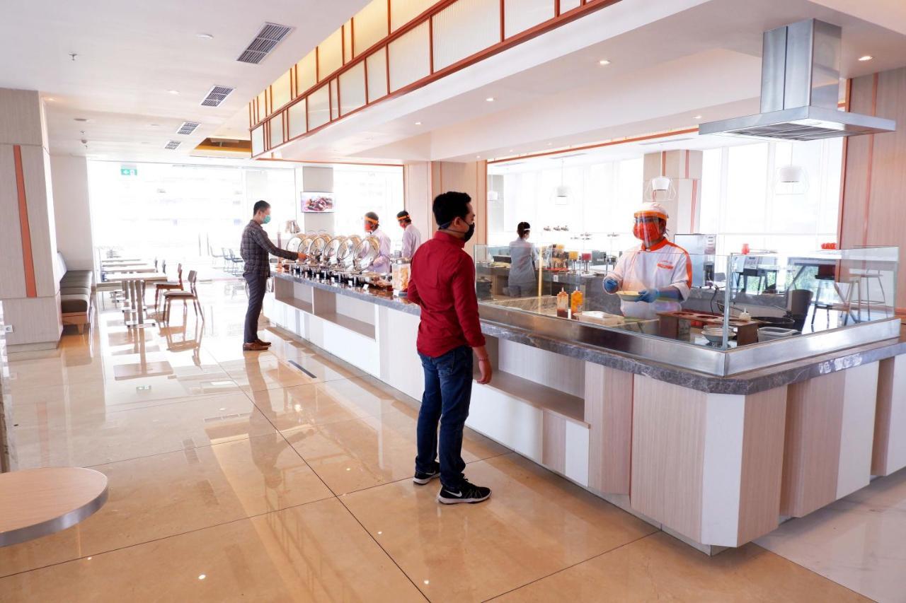 Harris Hotel & Conventions Bundaran Satelit Surabaya Buitenkant foto