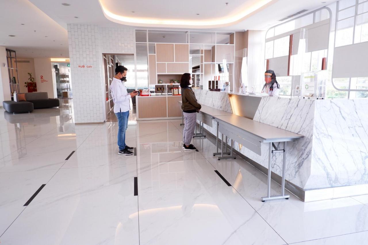 Harris Hotel & Conventions Bundaran Satelit Surabaya Buitenkant foto