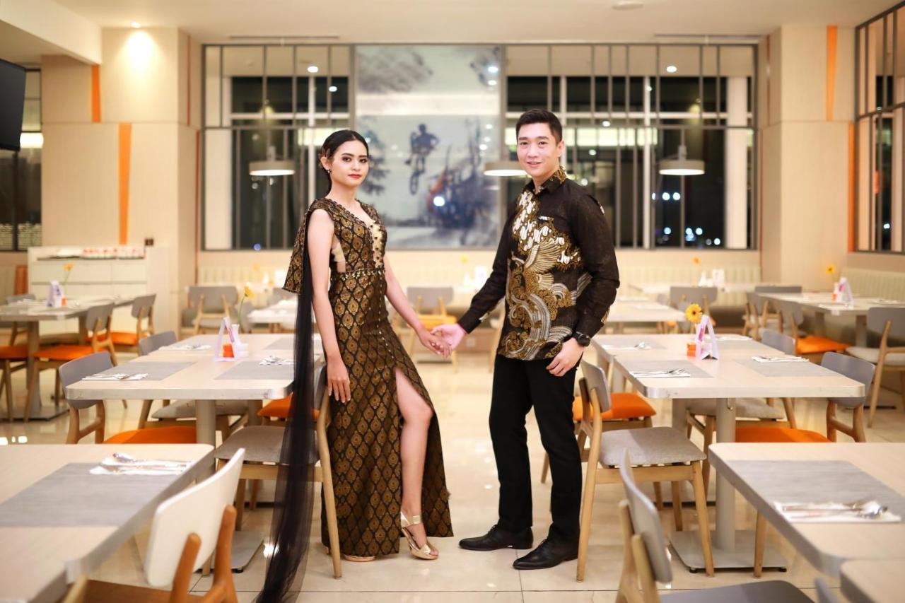 Harris Hotel & Conventions Bundaran Satelit Surabaya Buitenkant foto