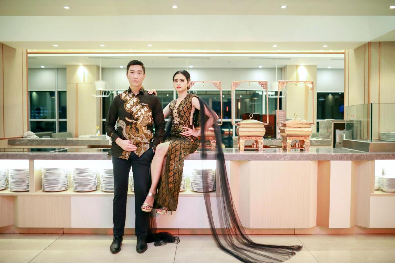 Harris Hotel & Conventions Bundaran Satelit Surabaya Buitenkant foto