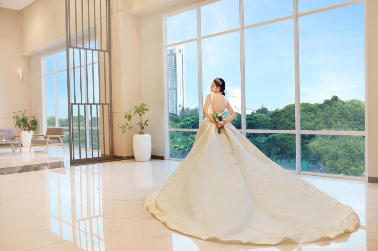 Harris Hotel & Conventions Bundaran Satelit Surabaya Buitenkant foto